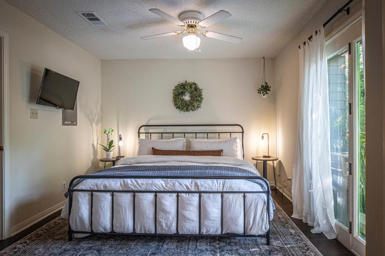 Lush, Enchanting Austin Oasis!アパートメント エクステリア 写真